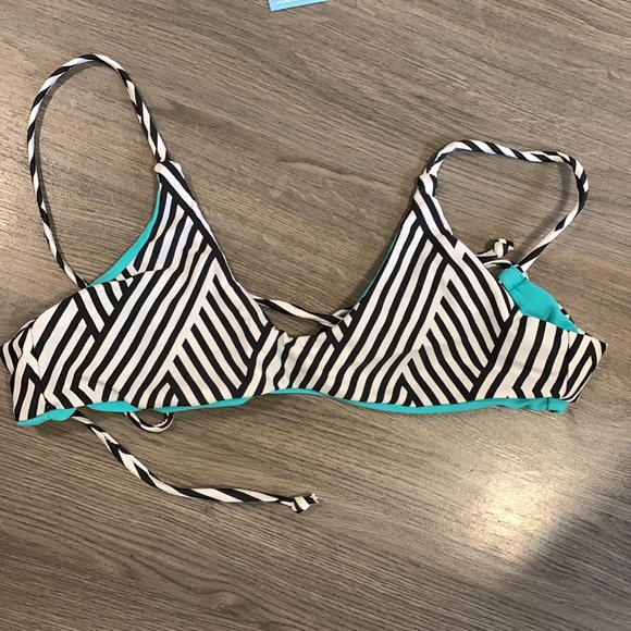 Reversible Dollboxx bikini - Picture 2 of 2